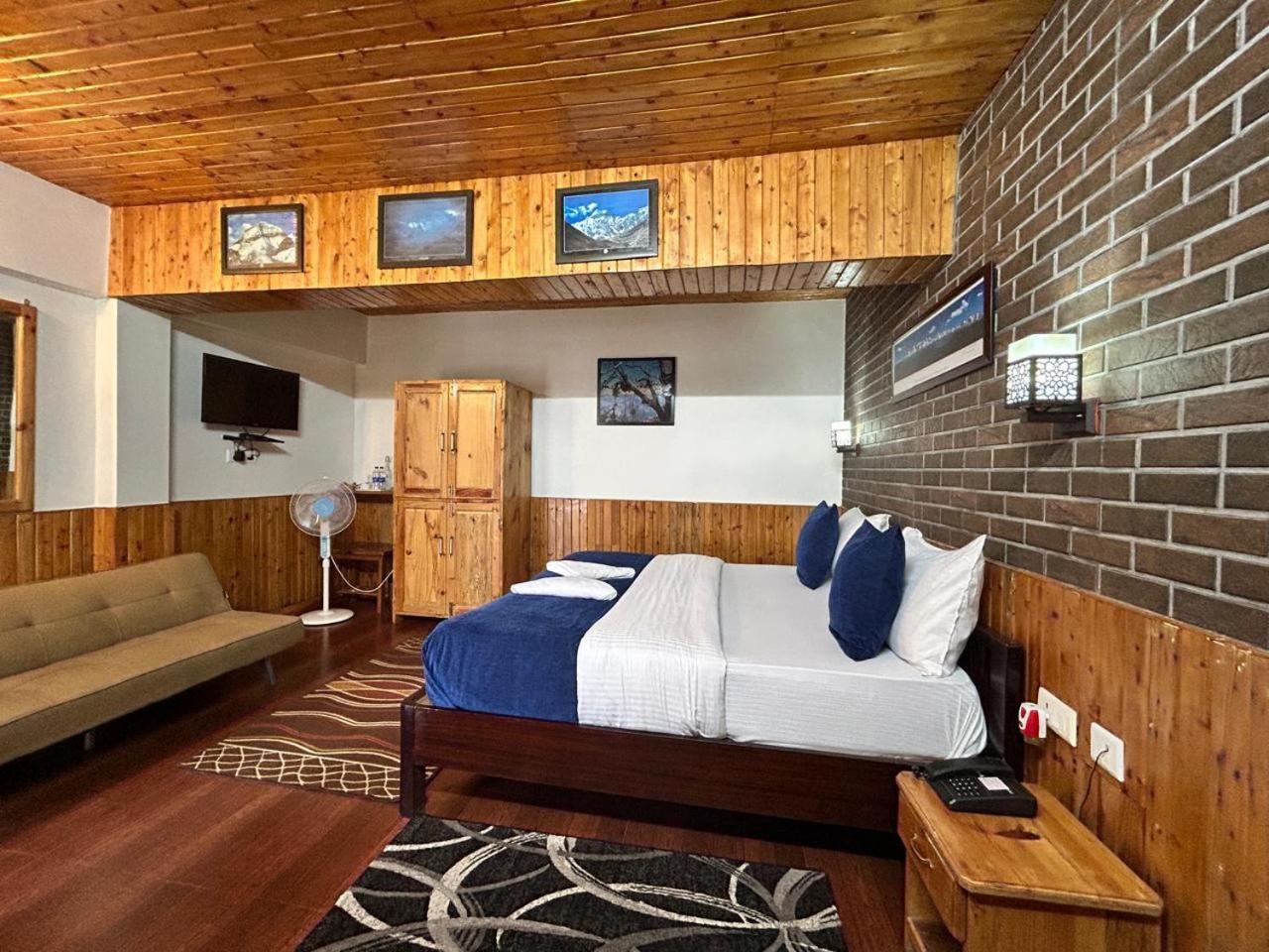 Kasar Himalaya Holiday Resort, Binsar Rd Алмора Экстерьер фото
