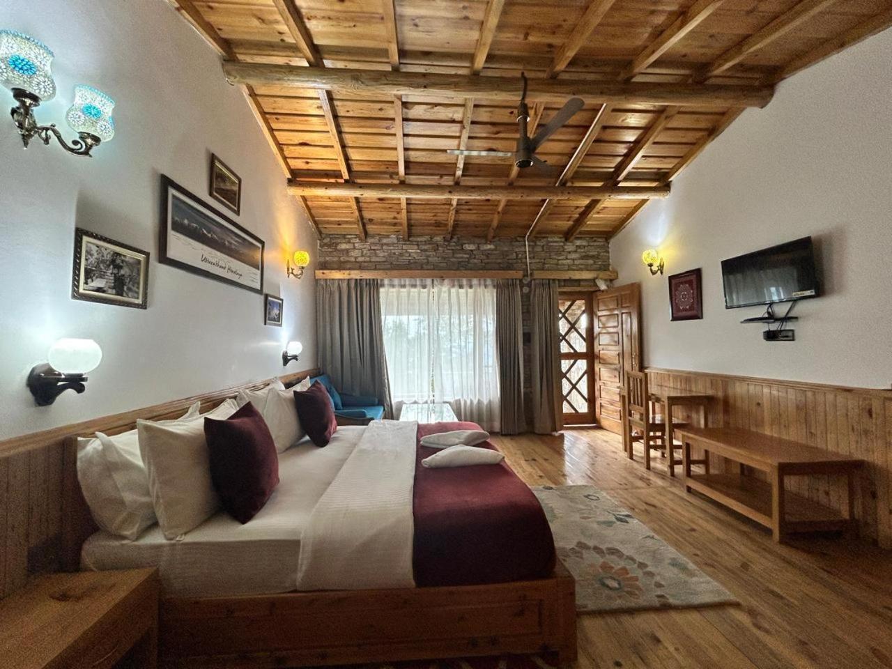 Kasar Himalaya Holiday Resort, Binsar Rd Алмора Экстерьер фото