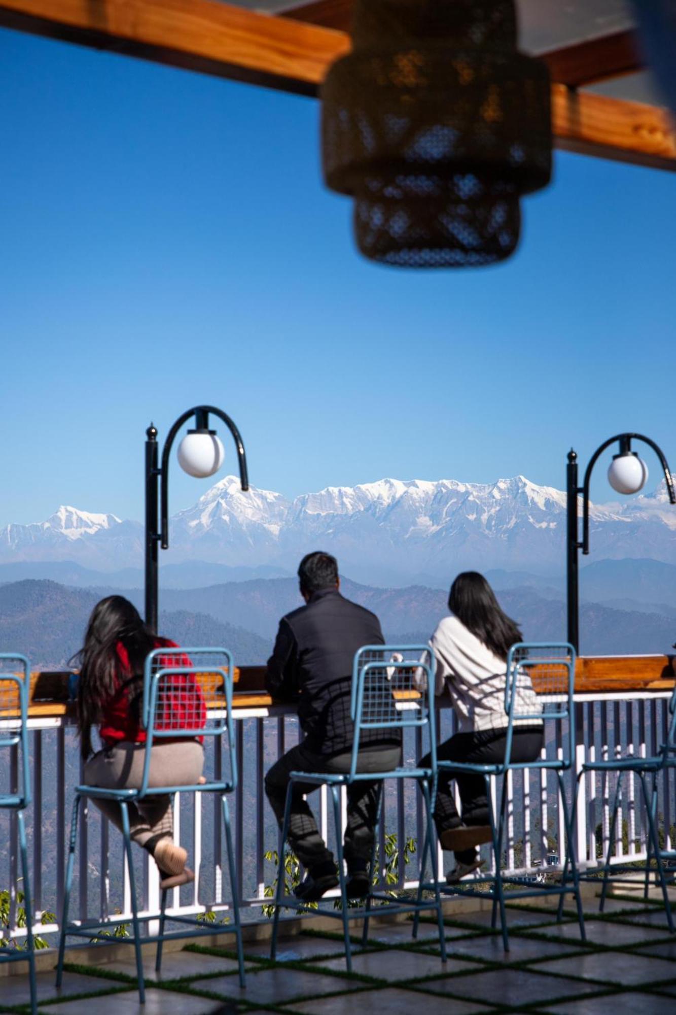 Kasar Himalaya Holiday Resort, Binsar Rd Алмора Экстерьер фото