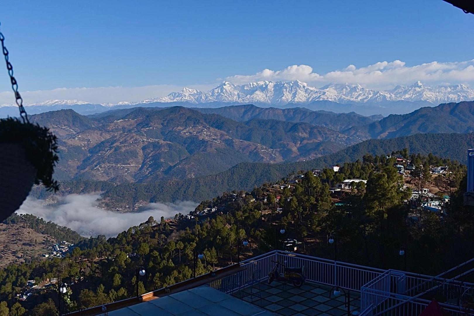 Kasar Himalaya Holiday Resort, Binsar Rd Алмора Экстерьер фото