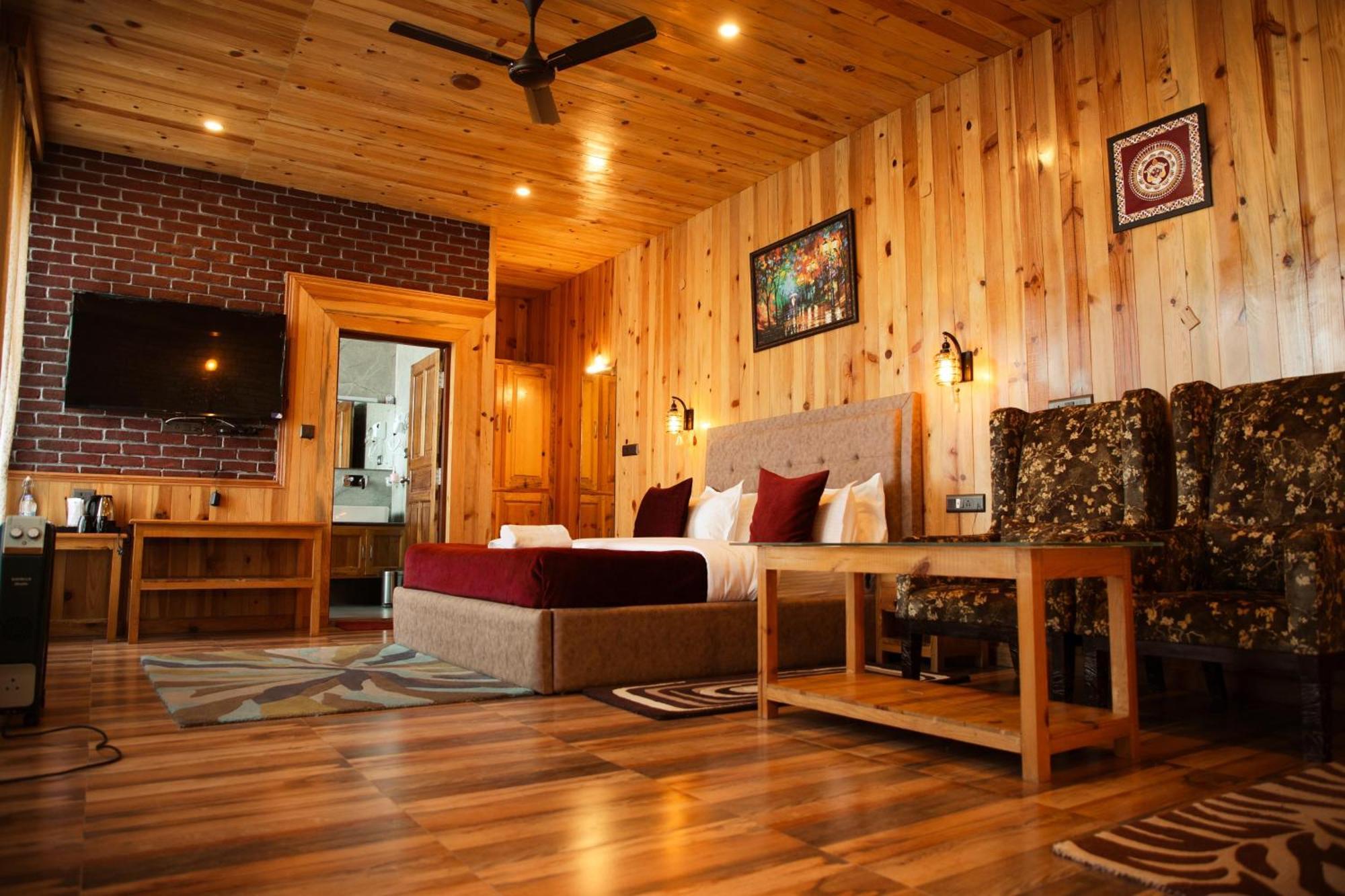 Kasar Himalaya Holiday Resort, Binsar Rd Алмора Экстерьер фото